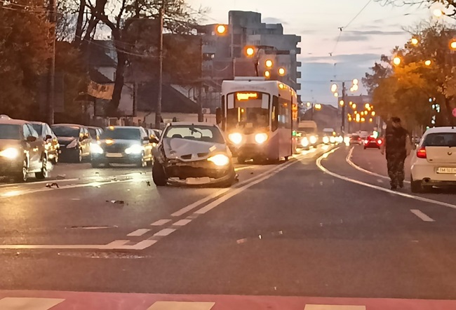 Un șofer băut și posibil drogat a provocat un accident în Timișoara