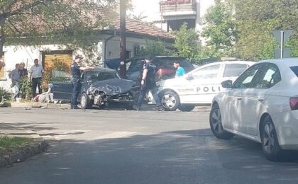 Accident grav în Timișoara. O mașină condusă de un șofer în vârstă de 78 de ani a intrat în coliziune cu un alt autoturism