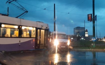 Accident în Timișoara: un microbuz a fost lovit de tramvai. Trafic dat peste cap 6 Accident în Timișoara: un microbuz a fost lovit de tramvai. Trafic dat peste cap