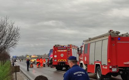 Accident în Ungaria, lângă vamă: Un microbuz a intrat într-un camion. A fost solicitat elicopterul 2 vamă