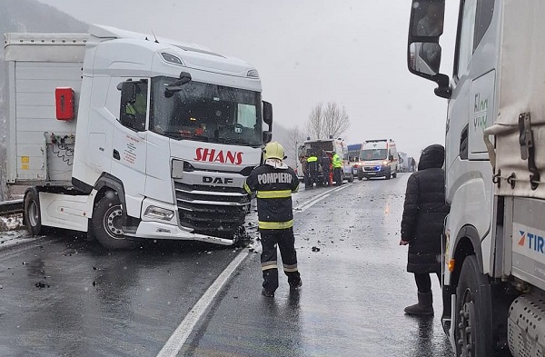Accident extrem de grav pe DN 6. Trafic blocat, rute ocolitoare