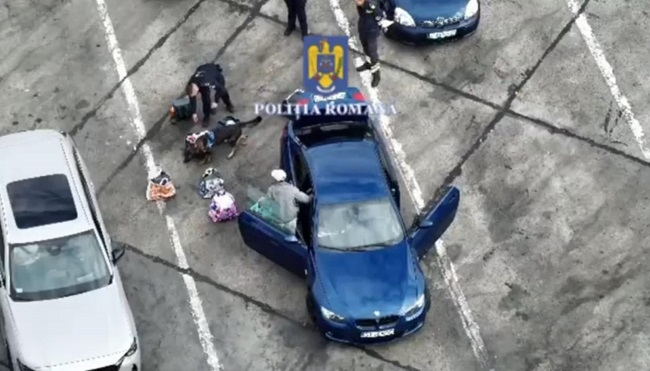 VIDEO! Acţiune de proporţii pe autostrada A1, în vestul ţării. Sute de amenzi, permise de conducere şi certificate de înmatriculare reţinute