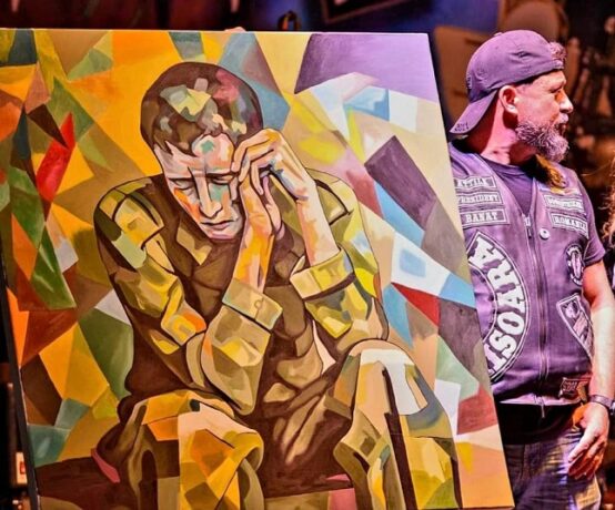 Un veteran al teatrelor de război își pune talentul artistic în slujba comunității