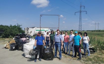 Polițiștii locali, reprezentanți ai Primăriei, ADID și Retim, într-o acțiune voluntară de strângere de deșeuri
