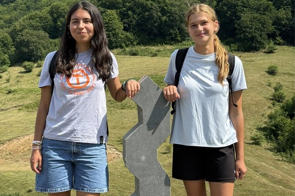 Două adolescente din Banat pornesc într-o aventură de 1.400 km pe bicicletă 1 Două adolescente din Banat pornesc într-o aventură de 1.400 km pe bicicletă