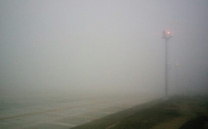 Avionul de la Londra care urma să aterizeze la Suceava a fost redirecţionat la Timişoara. Pasagerii vor fi duşi cu autocarul