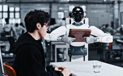 Chinezii vor începe producția de roboți umanoizi în Serbia