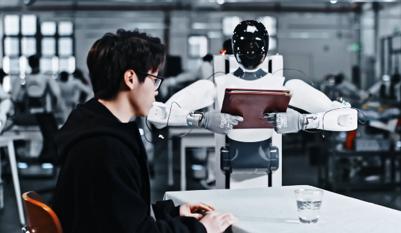 Chinezii vor începe producția de roboți umanoizi în Serbia
