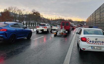 Se formează coloane de mașini pe autostrada A1, în zona Holdea. Poliția recomandă rute alternative și să circulăm cu atenție
