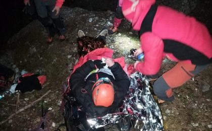 Alpinistă rănită în Bucegi, după ce a căzut câţiva metri pe Râpa Zăpezii