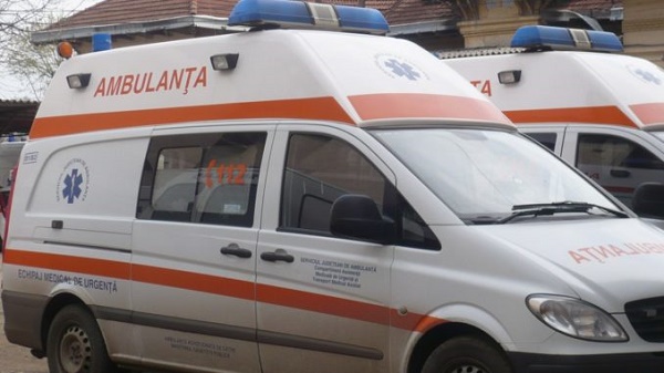 Un bebeluș prematur s-a născut în ambulanță, în drum spre Timișoara