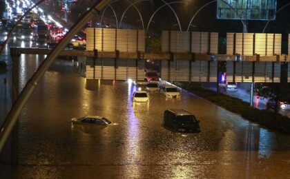 Capitala Turciei, lovită de inundații. Metroul și străzile din Ankara, blocate de apa care s-a revărsat (video)