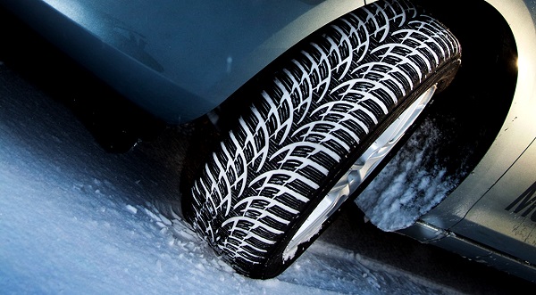 Vine vremea rece: Când trebuie să schimbe şoferii anvelopele cu unele de iarnă