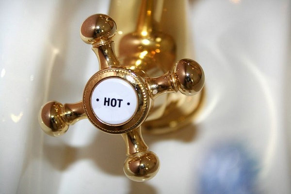 Defecțiune tehnică la rețeaua primară de termoficare, mii de clienți Colterm rămân în 1 septembrie fără apă caldă
