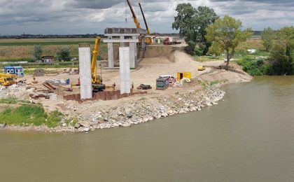 Avansează lucrările la Varianta de Ocolire Arad Est. Pe șantier sunt 100 de utilaje