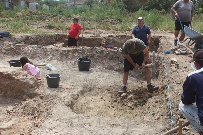 Noi săpături arheologice la mănăstirea medievală de la Igriș 1 Noi săpături arheologice la mănăstirea medievală de la Igriș