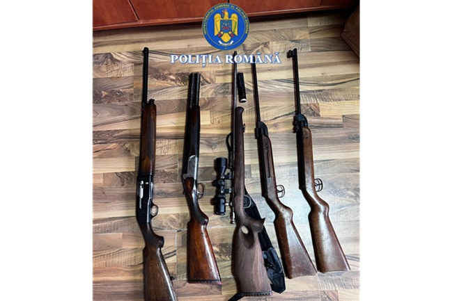 Percheziții în Timiș, polițiștii au descoperit arme și sute de cartușe deținute ilegal 1 Percheziții în Timiș, polițiștii au descoperit arme și sute de cartușe deținute ilegal