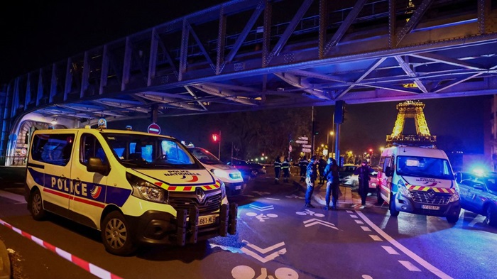 Atac terorist în Paris. O persoană a murit, iar alte două au fost rănite