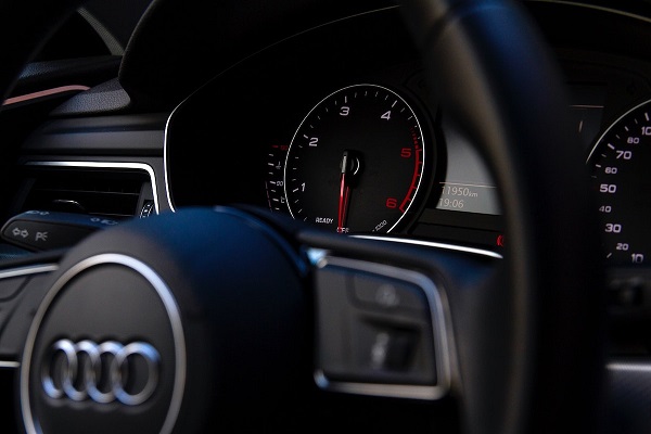 Audi cu numere false, oprit de polițiști în Timiș
