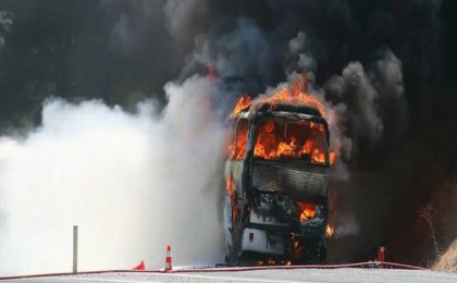 Tragedie în Bulgaria: Cel puțin 45 de morți în incendiul unui autobuz