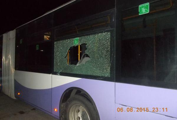 autobuz vandalizat