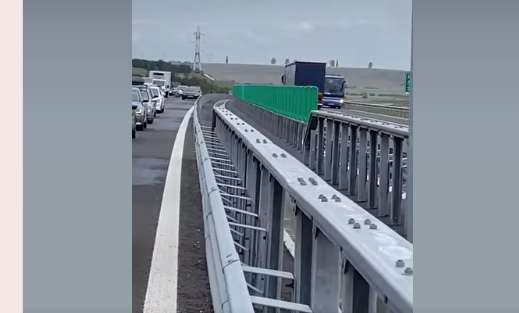 Timișean aflat la volanul unui autocar, filmat când dă cu spatele pe autostradă