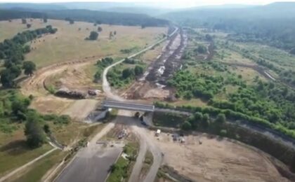 Imagini video din dronă, de pe ”lotul cu tuneluri” - autostrada A1 Lugoj – Deva