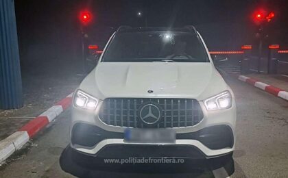 Autoturism de lux căutat de autoritățile din Cehia, descoperit la frontiera de vest