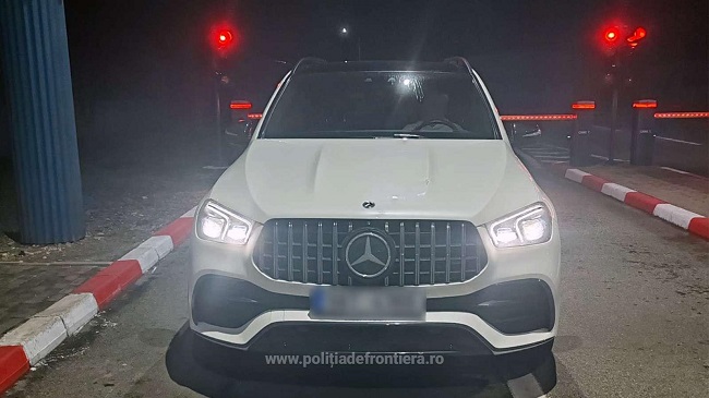 Autoturism de lux căutat de autoritățile din Cehia, descoperit la frontiera de vest