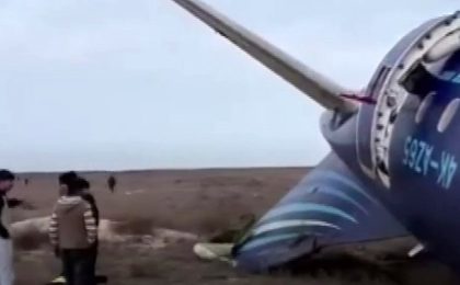 Un avion de pasageri s-a prăbușit în Kazahstan, 64 de persoane și-au pierdut viața