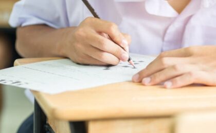 Simulare BAC: Peste 143.000 de elevi susțin simularea la Limba română. 63 de școli nu participă