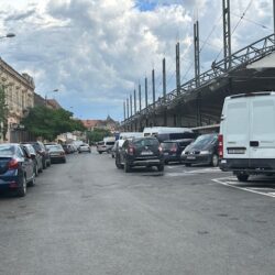 Primarul se laudă cu noua “mega-parcare” din Badea Cârțan: are exact 13 locuri