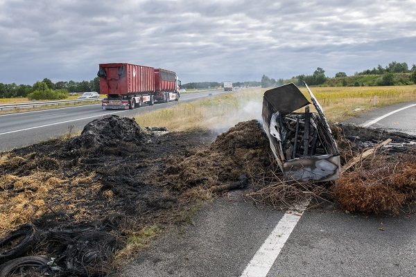 Autostrăzile din Olanda au fost blocate cu baricade din bălegar