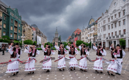 Cursuri de dansuri populare la Centrul de Cultură și Artă al Județului Timiș