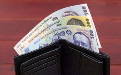 Salariul mediu net a crescut în România, arată ultimele date de la Statistică. Domeniul cu cele mai mari majorări 4 Salariul mediu net a crescut în România, arată ultimele date de la Statistică. Care este domeniul cu cele mai mari majorări