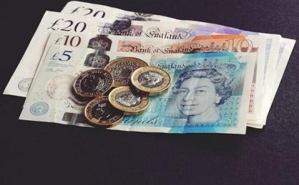 Se schimbă banii în Marea Britanie. Bancnotele care ies din uz în 30 septembrie 2022