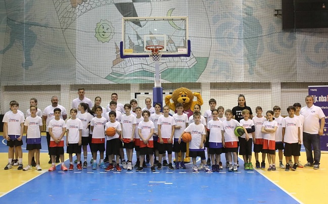 Liceul Teoretic "David Voniga" Giroc şi Colegiul Naţional Bănăţean Timişoara, în finala naţională a Jr. NBA League România!