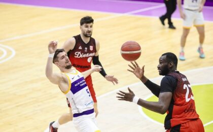 Serie întreruptă sub panou