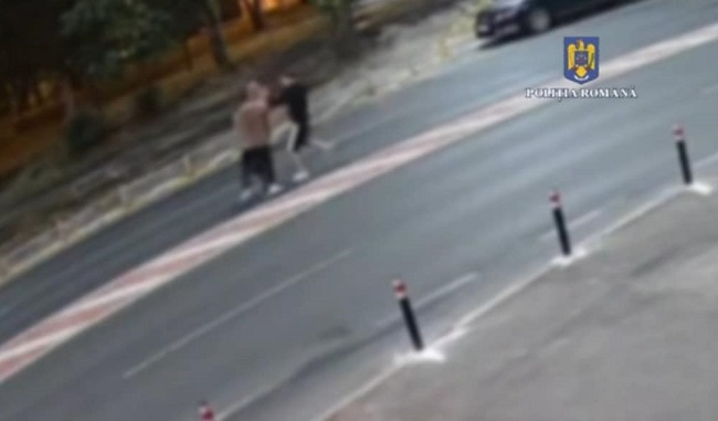 Bătaie în stradă la Timişoara. Trei tineri au fost arestaţi. Video
