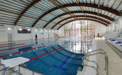Un bazin nou de înot, cu 6 culoare, săli de forţă şi gimnastică, va fi construit în Banat