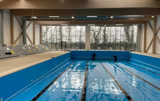 Administrația Fritz lasă Timișoara fără bazin de înot acoperit, în timp ce în județ, patru bazine sportive sunt aproape finalizate