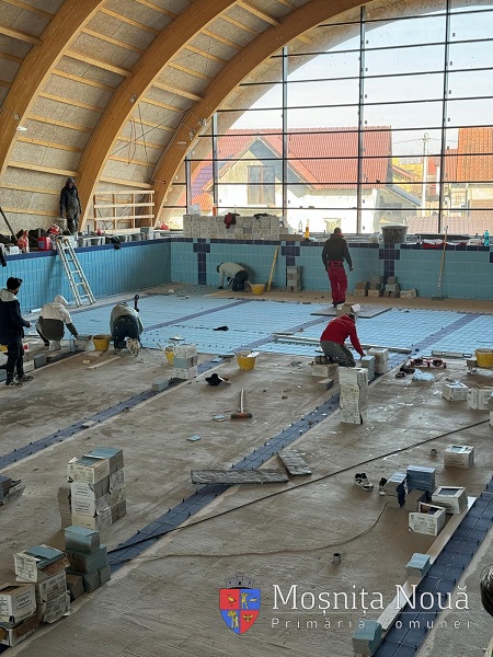 Administrația Fritz lasă Timișoara fără bazin de înot acoperit, în timp ce în județ patru bazine sportive sunt aproape finalizate