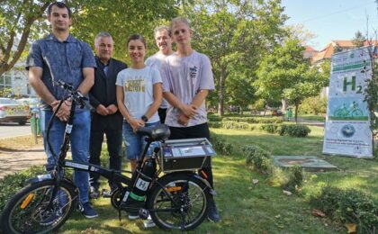Trei studenți din Timișoara au construit o bicicletă cu hidrogen