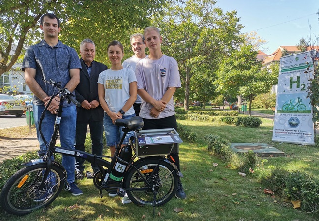 Trei studenți din Timișoara au construit o bicicletă cu hidrogen