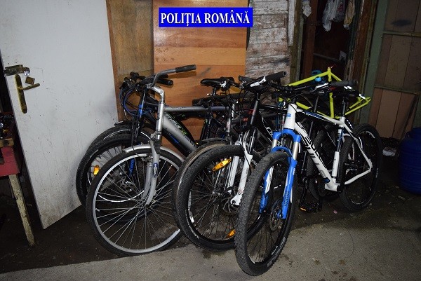Human fragrance Email Vă recunoaşteţi bicicleta? Poliţiştii au reuşit o captură impresionantă de  biciclete şi piese furate. Foto