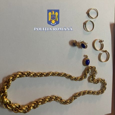 Bijuterii în valoare de 11.000 de lei, recuperate de polițiști: o persoană a fost reținută