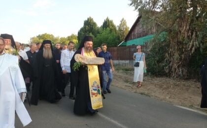 Mii de credincioși, pe Drumul Crucii la Mănăstirea Hodoș-Bodrog. Foto 16 Mii de credincioși, pe Drumul Crucii la Mănăstirea Hodoș-Bodrog. Foto