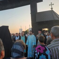 Mii de credincioși, pe Drumul Crucii la Mănăstirea Hodoș-Bodrog. Foto 5 bodrog 2025 5