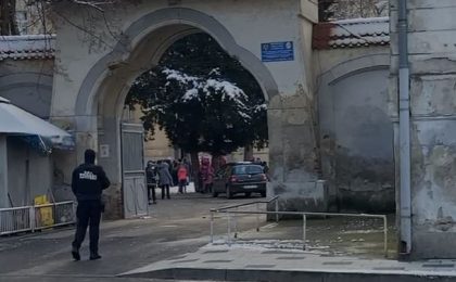 Amenințare cu bombă la un liceu din Timișoara. Elevii au fost evacuați din clase