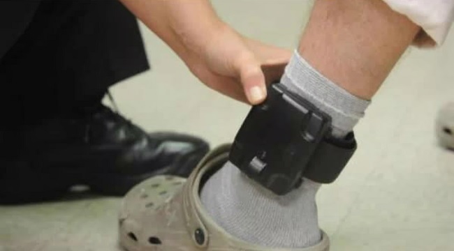 Brățară electronică pentru un timișean acuzat de șantaj, hărțuire în formă continuată, lovire sau alte violențe și lipsire de libertate în mod ilegal